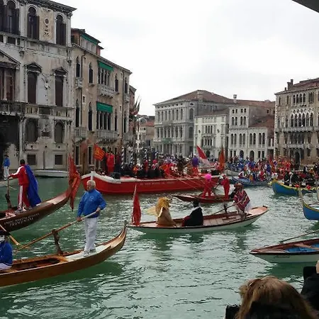 Friendly Pensión Venecia
